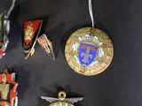 a lot of badges hanging on the wall together