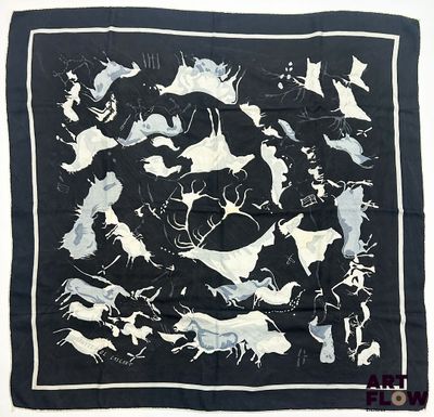 une image représentant un banda en noir et blanc orné d'une illustration d'animaux