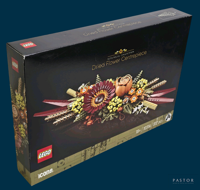 une boîte contenant un bouquet de fleurs