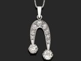 un pendentif en forme de fer à cheval serti d'un diamant,