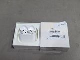 une boîte blanche contenant une paire d'AirPods