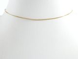 un collier à chaîne en or sur un mannequin mannequin mannequin mannequin mannequin mannequin mannequin mannequin mannequin mannequin