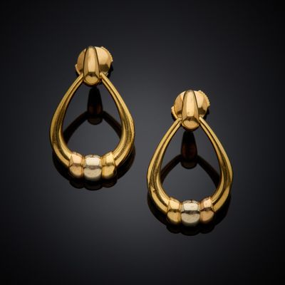 a pair of gold and pearl earrings