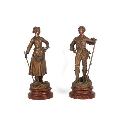 paire de figurines anciennes en bronze représentant un homme et une femme