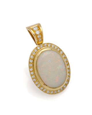un pendentif en opale et diamants, signé Van Cleef