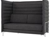 une photo d'un canapé gris avec une assise noire et une structure métallique