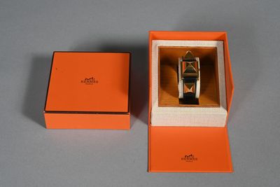 HERMES Paris. Montre Médor, cadran carré à fond blanc, sans …