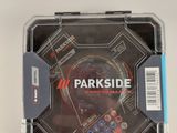 une boîte en plastique contenant un jeu