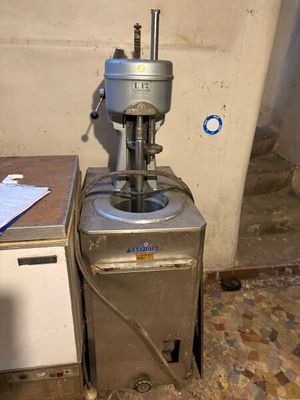 1 machine à glace de marque CARPIGIANI (ancien modèle)