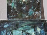 un tableau posé sur une table