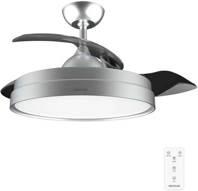 une photo d'un ventilateur de plafond avec une télécommande
