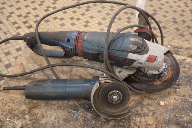 BOSCH – Meuleuse et disqueuse filaire