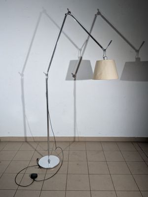 two lamps that are on the floor next to each other