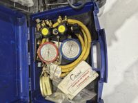 Lot de 4 coffrets comprenant flexibles de charge, manifold a… (photo 3)