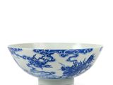 bol en porcelaine bleue et blanche orné d'un motif de dragon