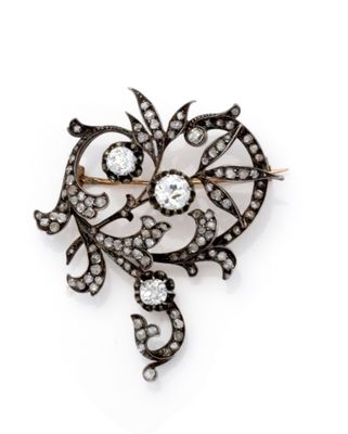 une broche ancienne sertie de diamants, signée Van Cleef