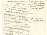 un gros plan d'un morceau de papier sur lequel on a écrit