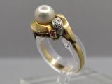 an image of a ring with a pearl and a diamond on it