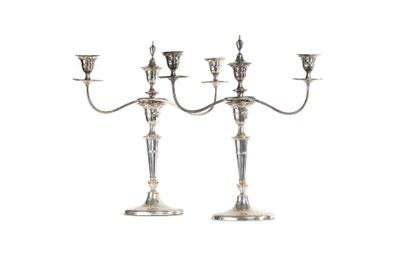 paire de chandeliers plaqués argent à quatre branches