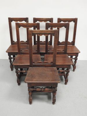 lot de six chaises et tabourets de salle à manger anciens en chêne