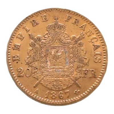 Gros plan sur une pièce d'or ornée d'une couronne