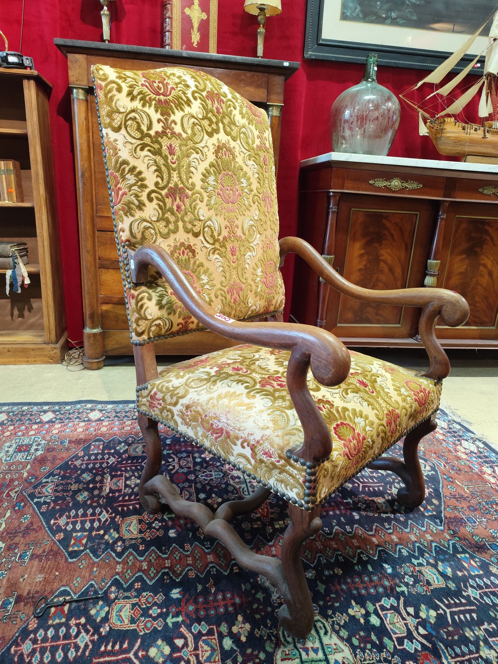 FAUTEUIL de style Louis XIII à haut dossier rectangulaire