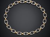 un collier à maillons dorés et argentés sur fond noir