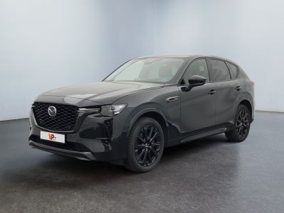 Le nouveau SUV Mazda CX-HR est exposé dans un showroom