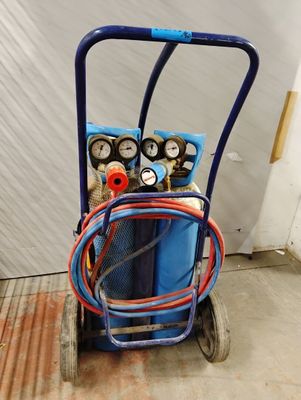 Poste à souder autogène comprenant : - Photo 1