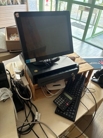 Caisse enregistreuse avec écran plat, tiroir-caisse, douchette, t...