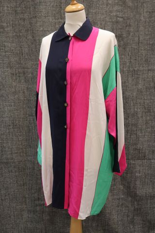 Louis FERAUD – Chemisier en soie multicolore. Taille : 40