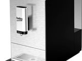 gros plan d'une machine à café sur fond blanc