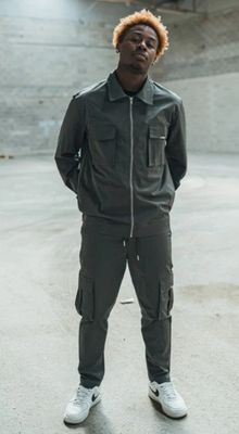 Ensemble uni noir - Veste et Pantalon CARGO. Neuf en… - Photo 1