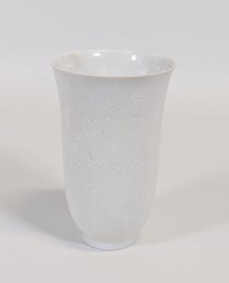 une image représentant une tasse blanche sur fond blanc
