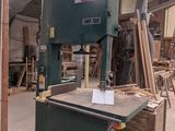 a machine that is sitting in the middle of a room