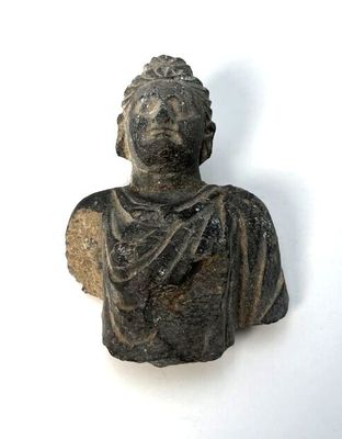 an image of a statue of a man with a hat on his head