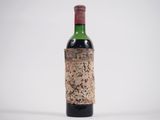 bouteille de vin bouchée, avec un bouchon en liège en haut et un bouchon en liège en bas