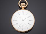 une montre de poche ancienne en or avec des chiffres romains et des chiffres romains