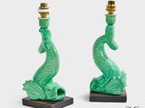 paire de bougeoirs « sirène » verts sur socles en bois
