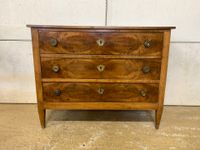 Commode en hêtre et noyer, ouvrant par 3 tiroirs en bois de … (photo 4)