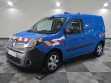 la photo d'une camionnette bleue garée dans un garage