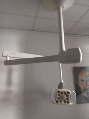 la photo d'une photo représentant un homme dans une chambre d'hôpital