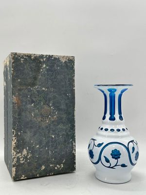 SAINT-LOUIS Vase modèle "Saint-Saens" à décor de rameaux ove…