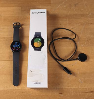 Montre connectée Samsung Galaxy Watch5 40mm Bluetooth Graphi…