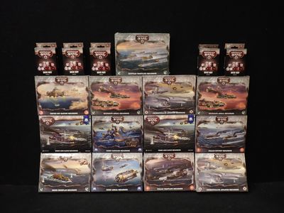 un grand nombre de figurines qui se trouvent sur la table