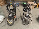 deux machines qui sont dans le garage