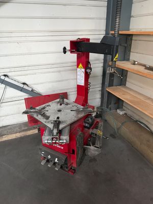 la photo d'une machine qui se trouve dans un garage