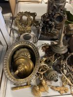 Lot comprenant : ornementations en bronze, laiton, plateau a… (photo 3)