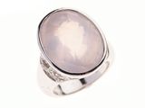 une image représentant une bague ornée d'une pierre rose