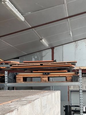 2 machines à café (en l’état) - 1 palette de chops de bières… - Photo 1